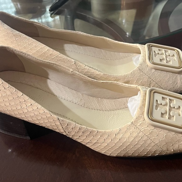Tory Burch Cream Flats with Metal Buckle and Square Toe - Picture 11 of 14
